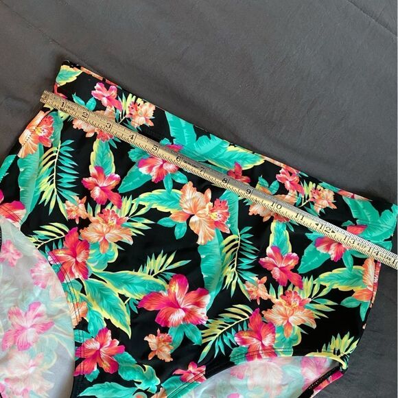 Forever 21+ High-Waisted Green Floral Swim Suit Bottoms Size XL - Picture 5 of 5